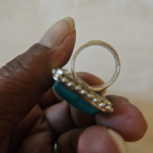 Large Rectangular Turquoise Howlite Statement Ring, Size 7.25 - Picture 5 of 8